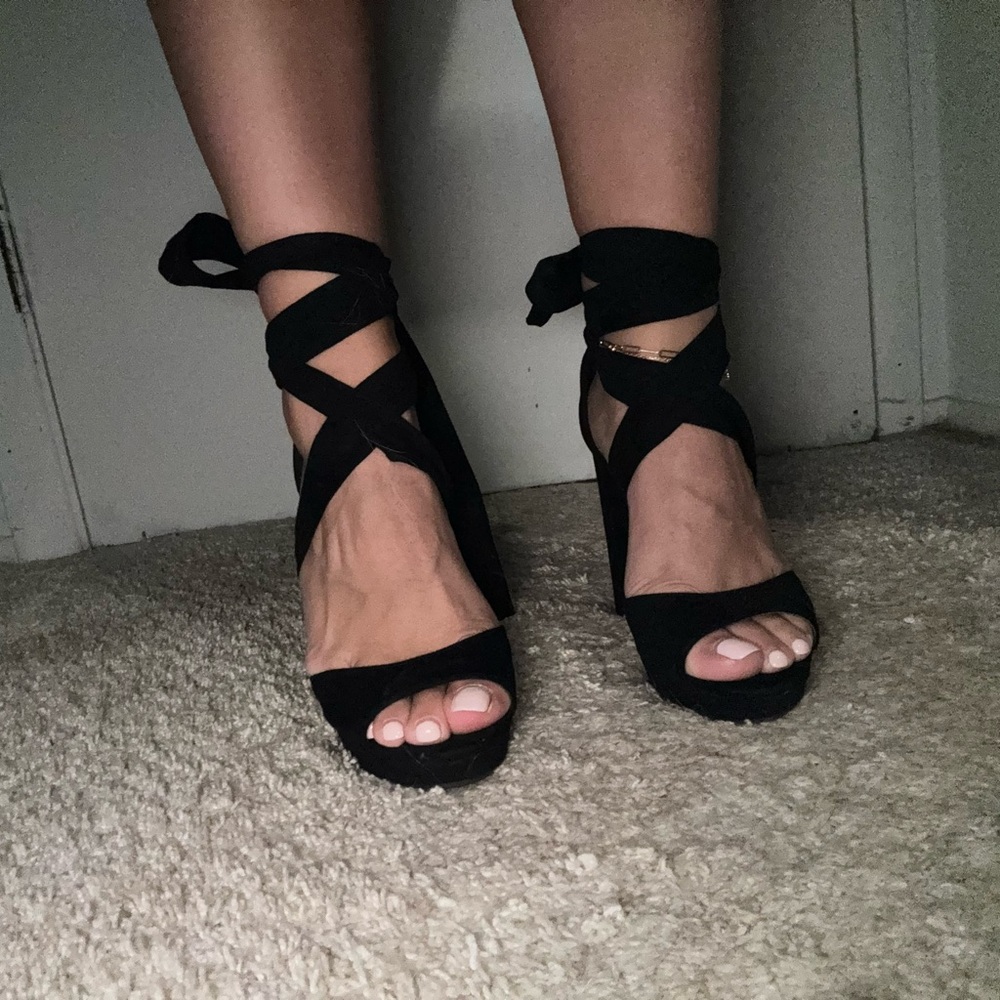 Elegant Black Strappy Women's Heels